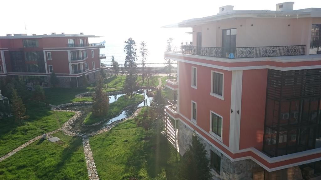 Dreamland Apartments Oasis Chakvi Luaran gambar